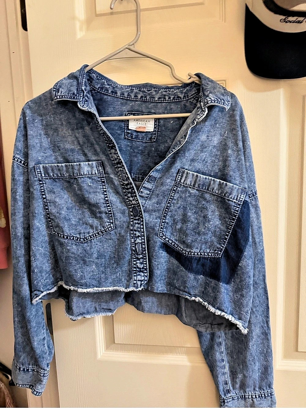 American Eagle Cropped Denim Jacket in Blue